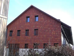 Hausfassade aus Biberschwanz-Ziegeln